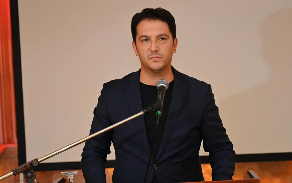 Bekim Sali i drejtohet Krenar Llogës  Ti je ai që ia hape derën e burgut Mijallkovit  ky është  kulmi  i suksesit tënd