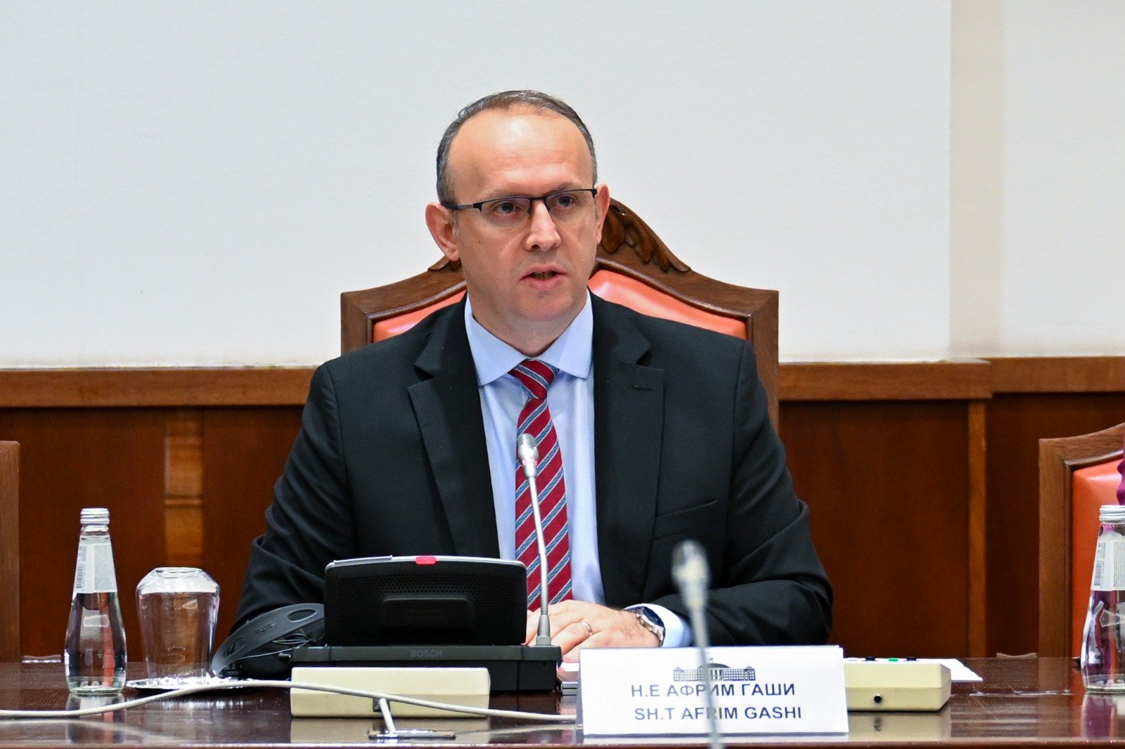 Takimi i liderëve  Gashi  Më gëzon fakti që Kuvendi po kthehet në epiqendër të zgjidhjes së problemeve