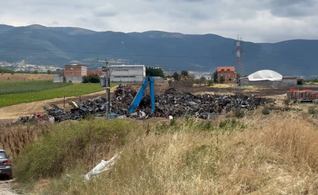Shuhet zjarri në deponinë në Vizbeg  Prokuroria me hetim të zgjeruar  paraburgim për çiftin e dhunshëm