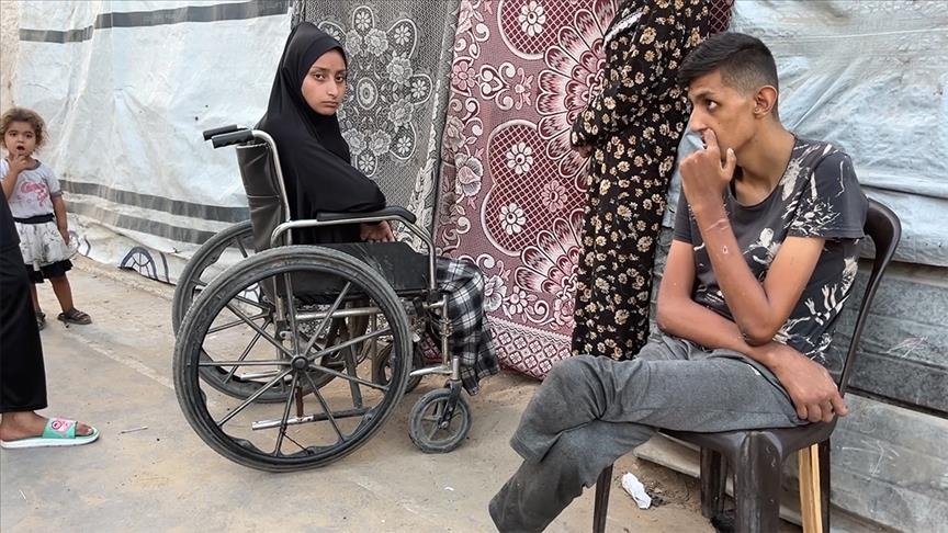 Motra dhe vëllai nga Gaza që humbën këmbët në sulmin izraelit përdorin të njëjtën karrocë me rrota