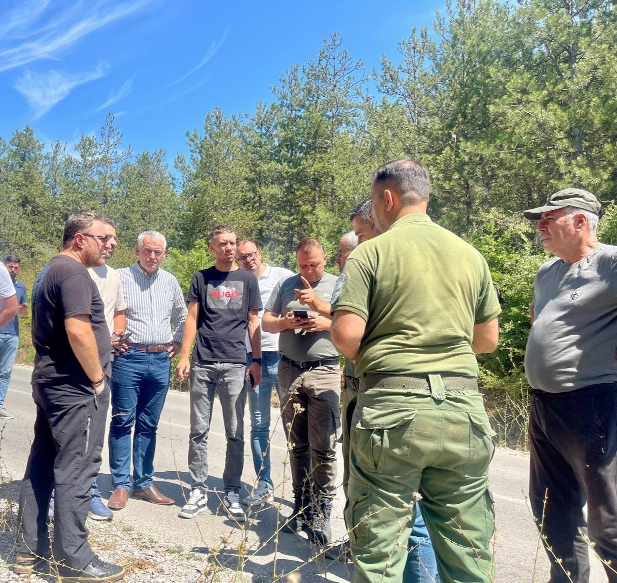 Sadiku dhe drejtori i QMK së koordinojnë nga terreni shuarjen e zjarrit në Sllupçan