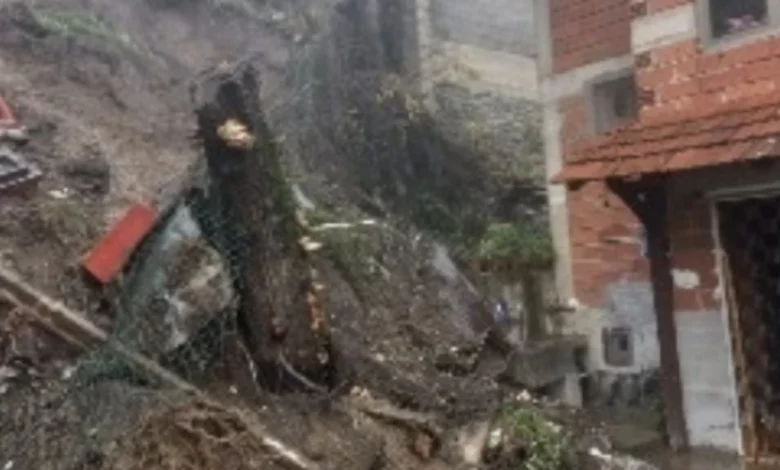 rreshqitje-e-madhe-toke-ne-shipkovice-qmk-kater-shtepi-jane-te-kercenuara-drejtperdrejt