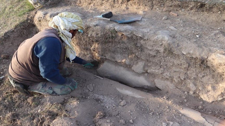 Zbulohet statuja 1800 vjeçare në një qytet të lashtë në Turqi