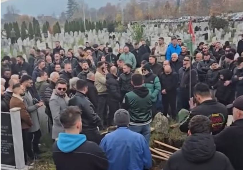 Në varrezat e qytetit të Tetovës iu dha lamtumira e fundit këngëtarit Shpat Kasapi