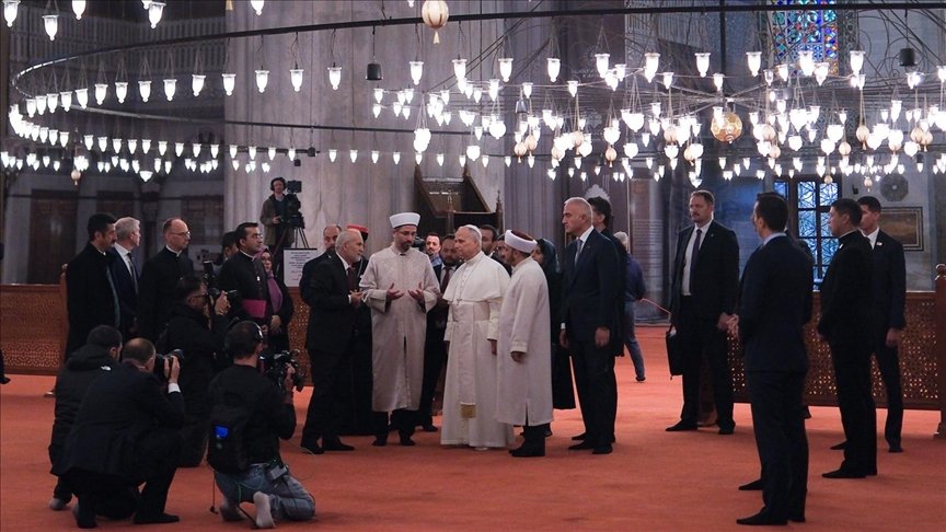 Papa Leoni XIV viziton Xhaminë Sultanahmet gjatë vizitës në Turqi