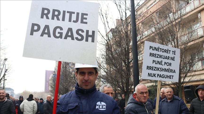 Kosovë  qindra punëtorë të KEK ut protestojnë për rritje pagash
