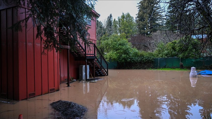 Washington urdhëron evakuimin e 100 mijë banorëve  përmbytjet godasin zonën perëndimore