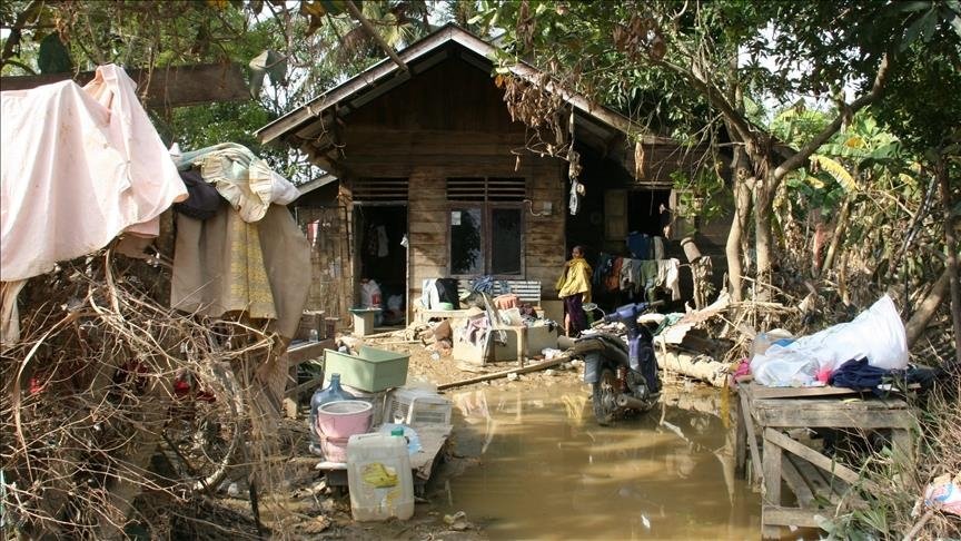 Përmbytjet lënë mbi 2 mijë të vdekur dhe të zhdukur në Indonezi dhe Sri Lanka  gati 4 milionë të prekur