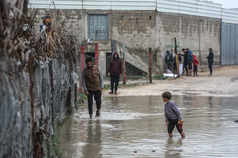 Përmbytjet në Gaza janë rezultat i  pengimit sistematik të ndihmës   thotë Oxfam