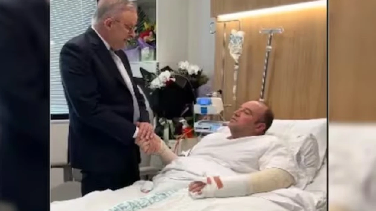  Ahmed  ti je një hero australian   Kryeministri Anthony Albanese viziton burrin që çarmatosi sulmuesin e Sidneit