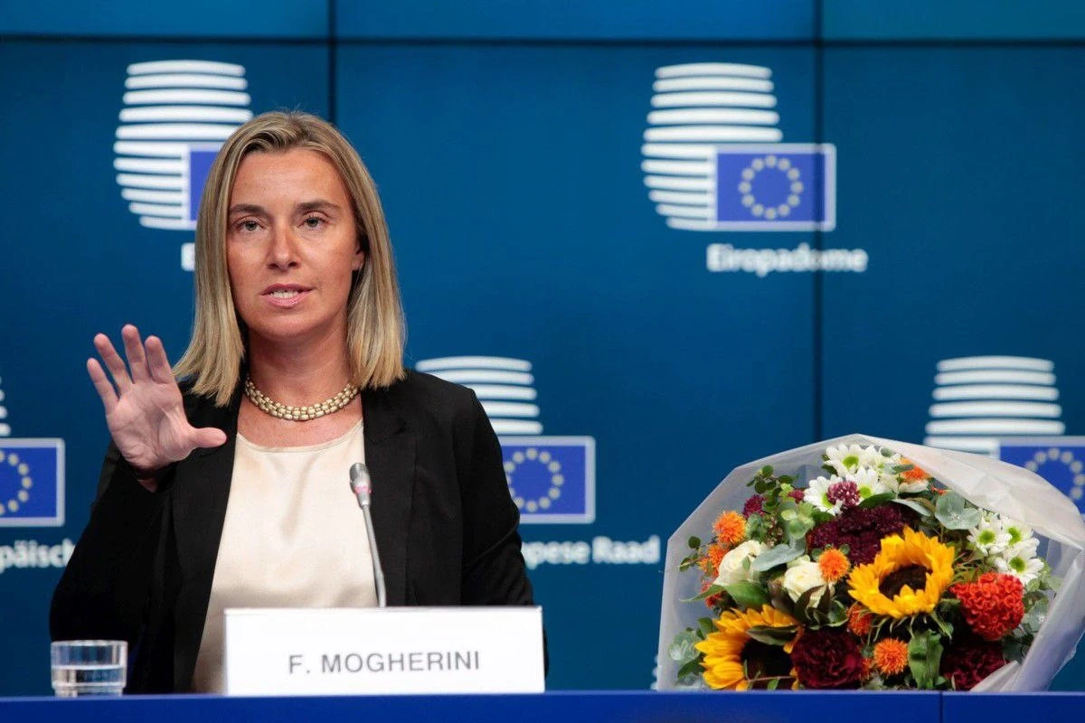 Lirohet Mogherini derisa hetimet vazhdojnë