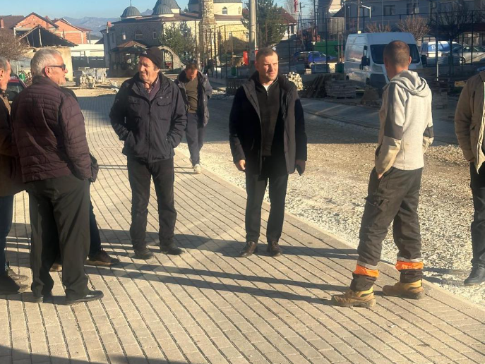 Blerim Islami inspekton punimet në rrugën kryesore të fshatit Zhitoshë