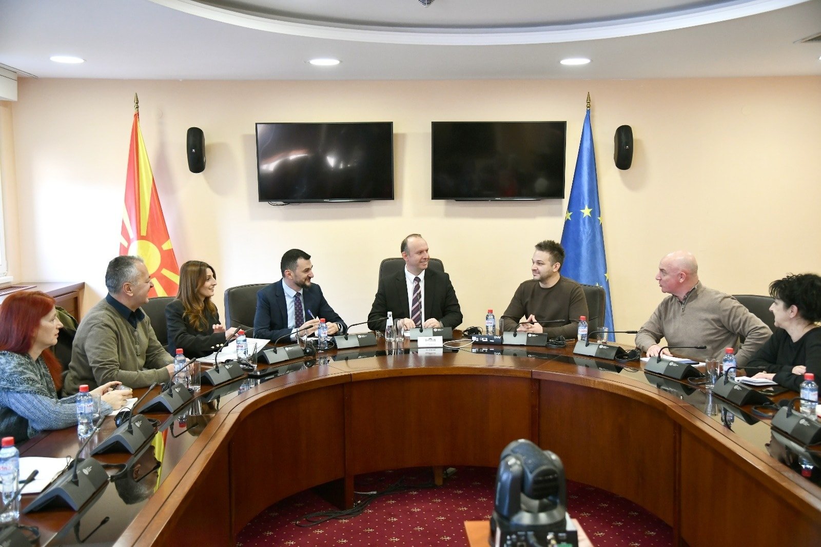 Gashi mban takimin e rregullt javor me gazetarët