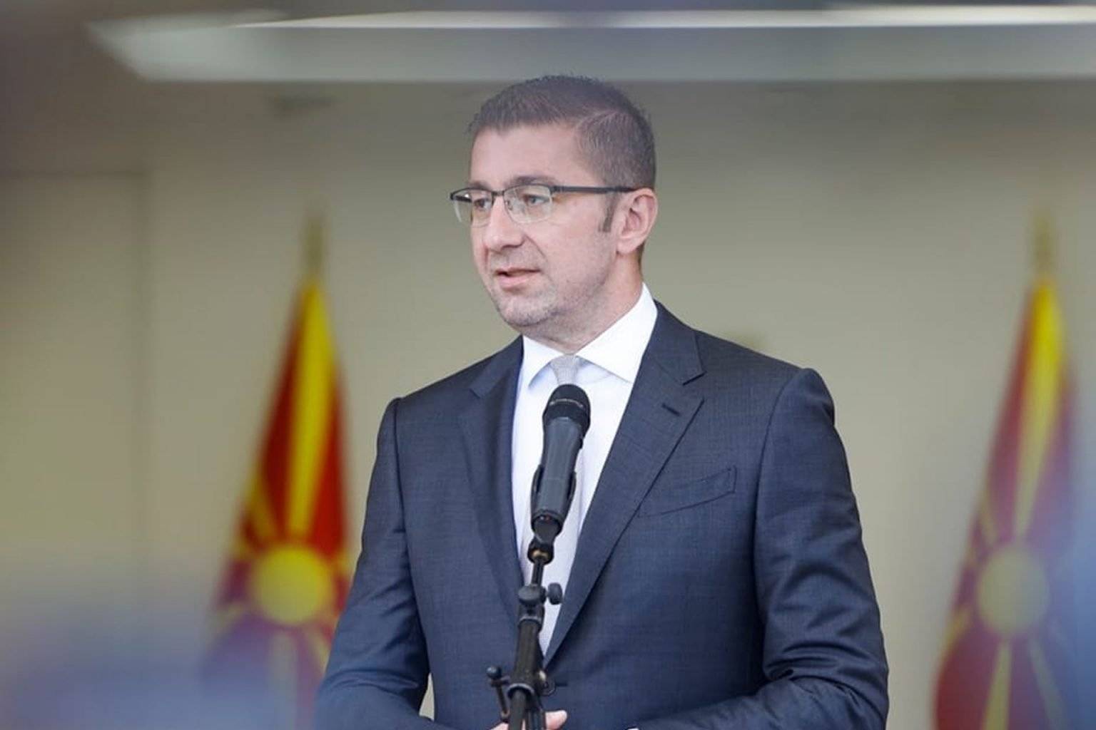 Mickoski ka dy kushte për ndryshimet kushtetuese