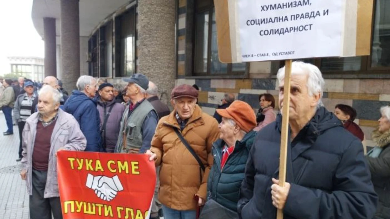 Pensionistët protestuan para Gjykatës Kushtetuese  kërkojnë të mos shfuqizohet rritja lineare e pensioneve
