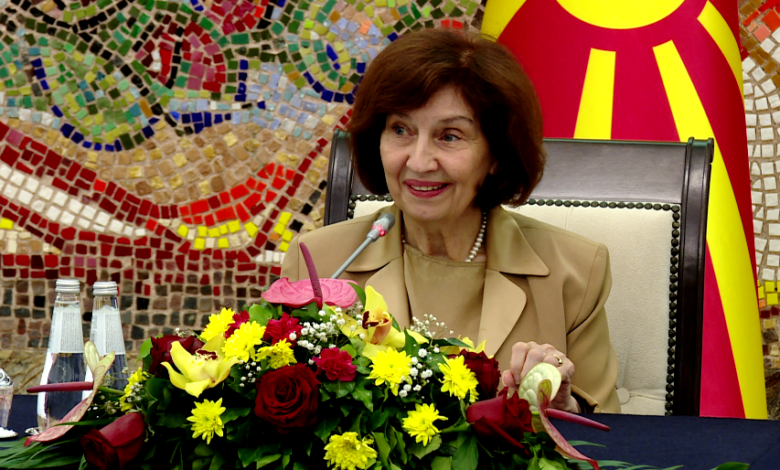 Siljanovska Davkova  Le ta bëjmë Maqedoninë një vend të mirë  të drejtë dhe dinjitoz për të jetuar