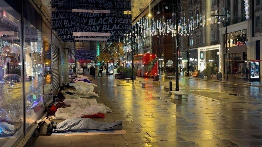 Të pastrehët në Londër  zona e famshme e kryeqytetit britanik shndërrohet në  strehë  nate