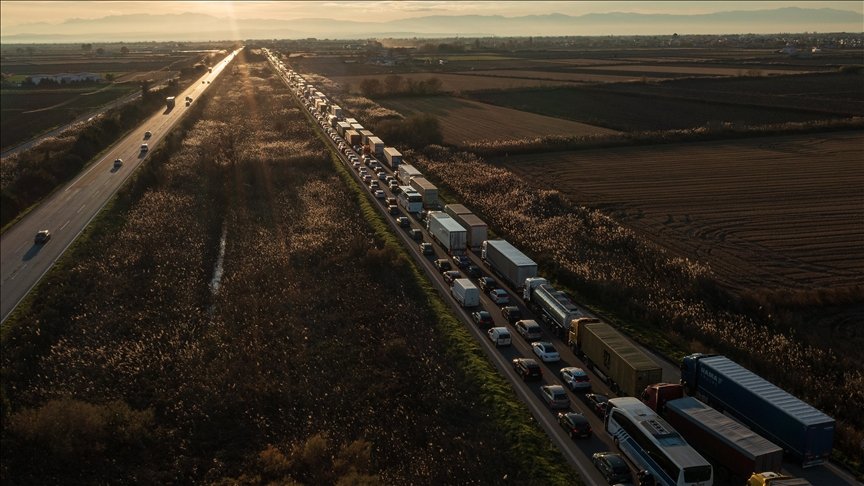Fermerët grekë që protestojnë bllokojnë pikën kufitare Greqi Turqi