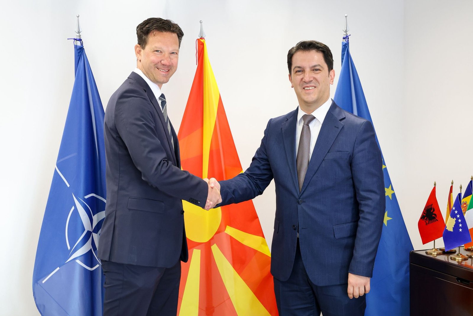 Takim diplomatik në Shkup  Ministri Sali diskuton me ambasadorin e Suedisë për perspektivën evropiane të vendit