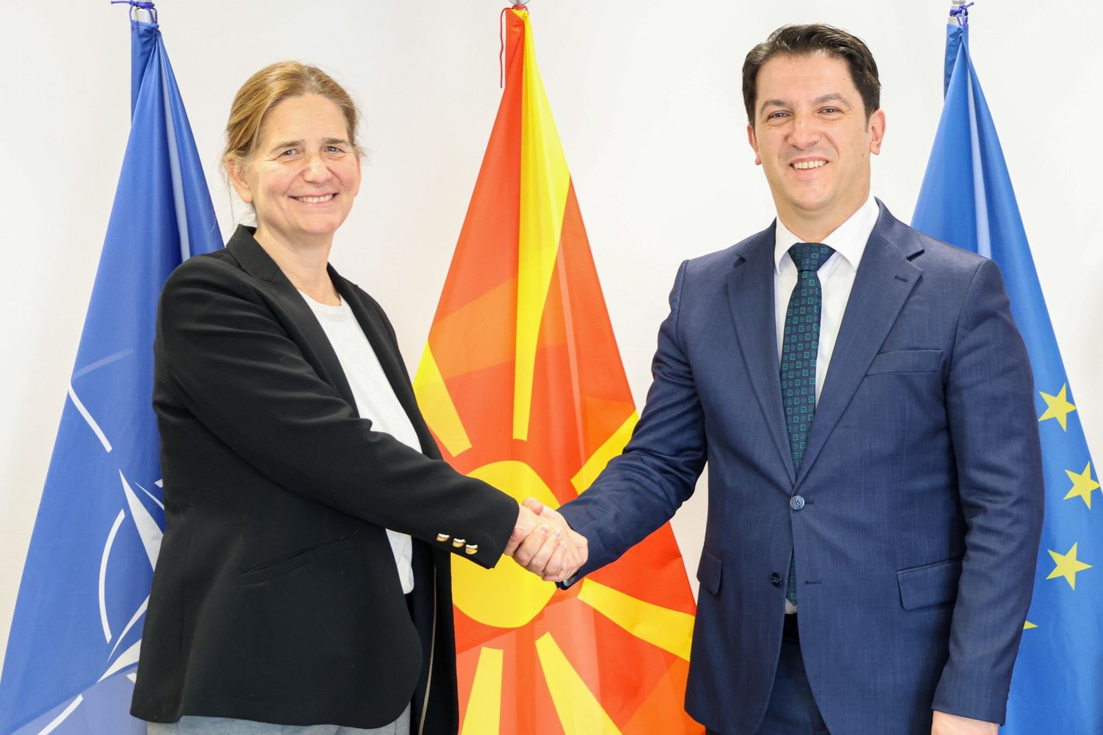 Zv kryeministri Sali takohet me ambasadoren greke  Fokus te integrimi evropian dhe bashkëpunimi rajonal