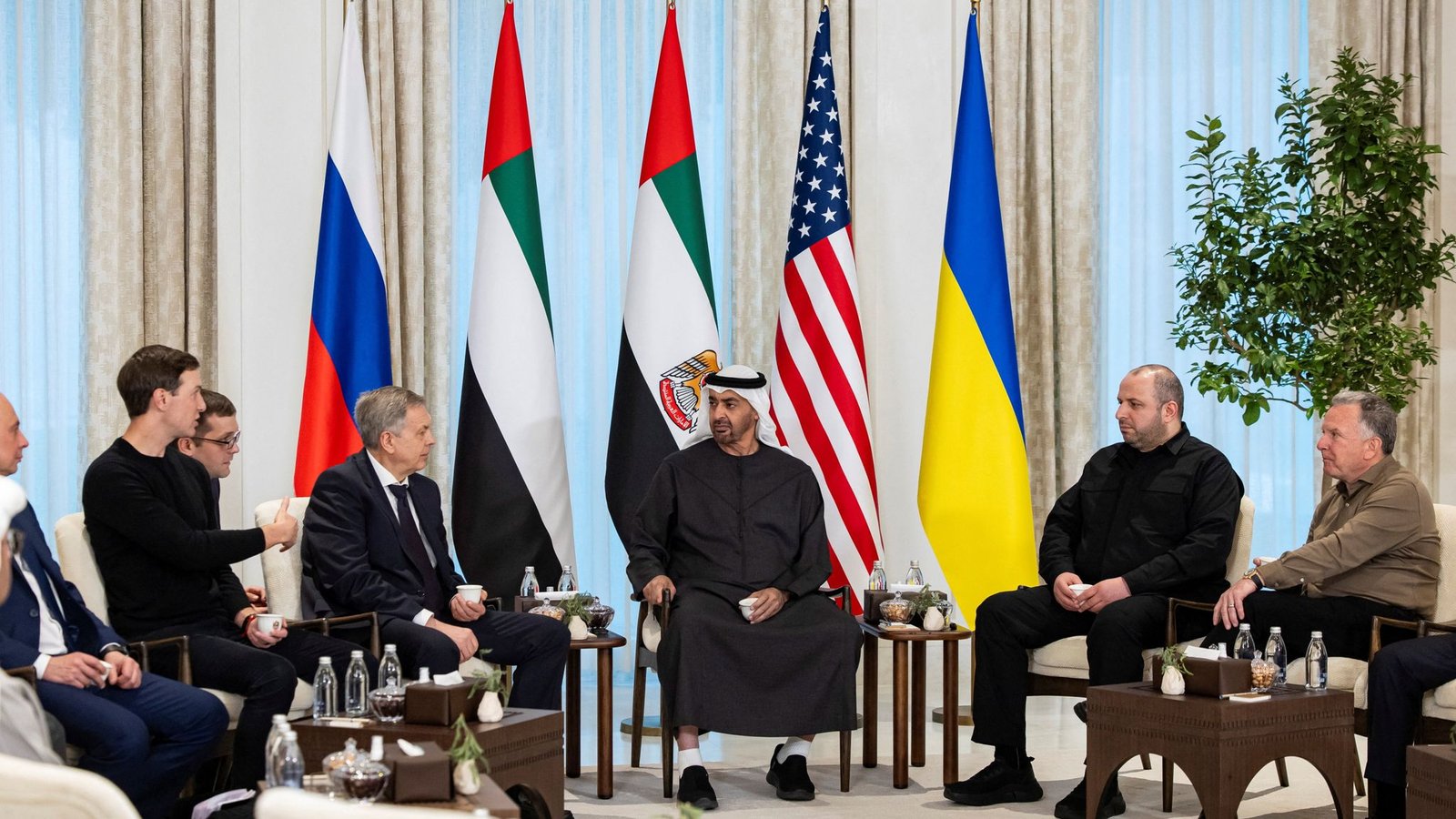 Zelensky  Bisedimet trepalëshe në Abu Dhabi kanë në fokus të ardhmen e Donbasit