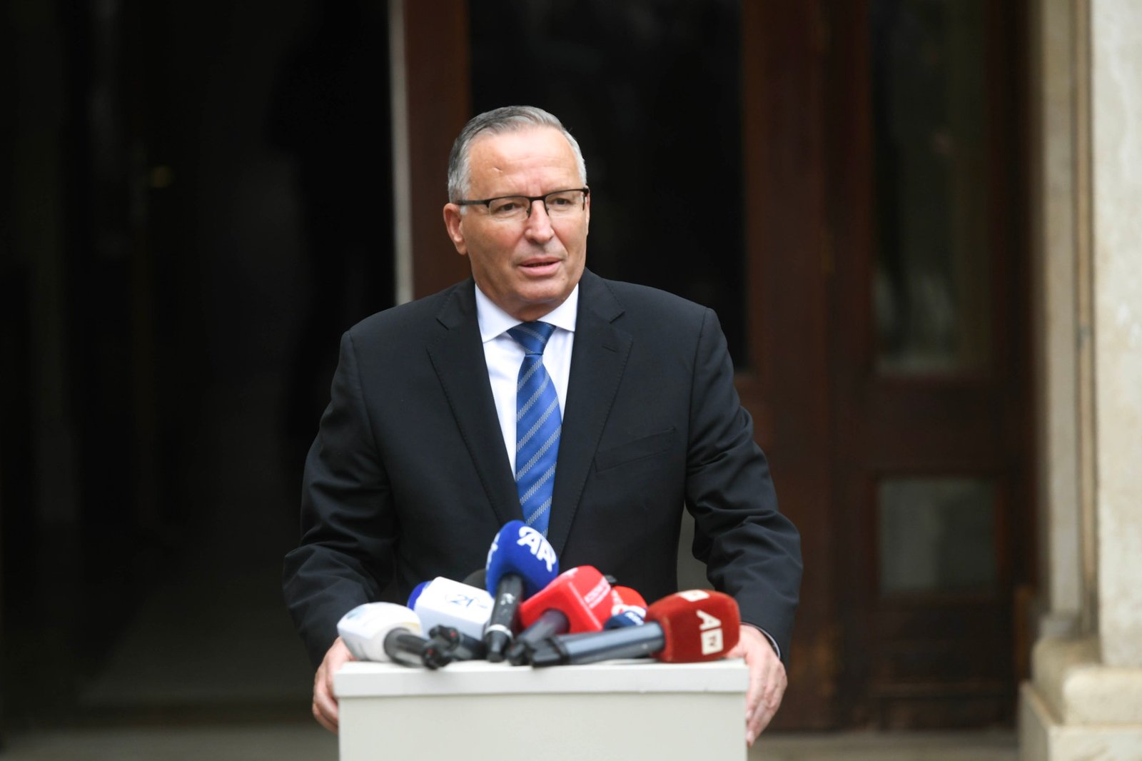 Hamza kërkon rinumërim të plotë të votave  Hap i domosdoshëm