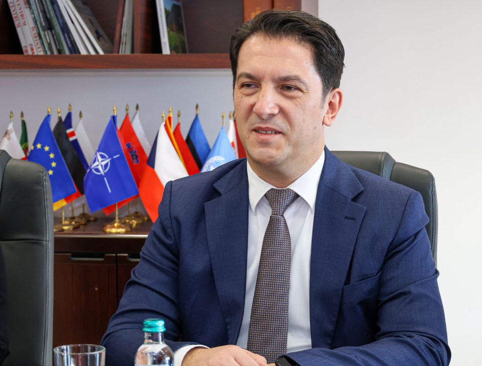 Zv kryeministri i parë Bekim Sali uron Albulena Haxhiun për zgjedhjen në krye të Kuvendit të Kosovës