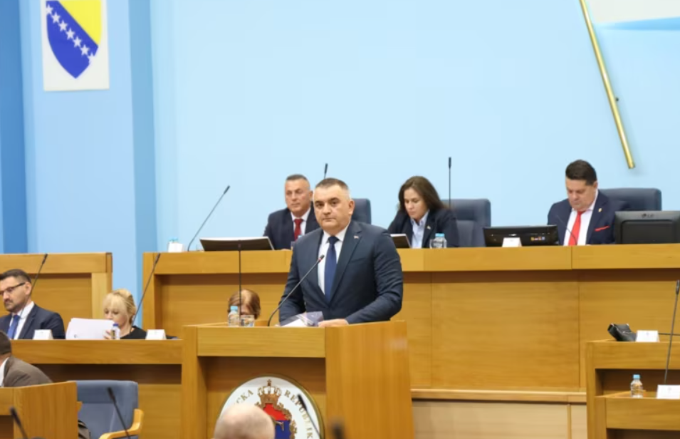 Miniq dorëhiqet  në Republikën Sërpska hapet rruga për formimin e qeverisë së re