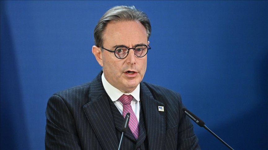 Kryeministri belg  Do t i them Trumpit se po kalon  vijat e kuqe 