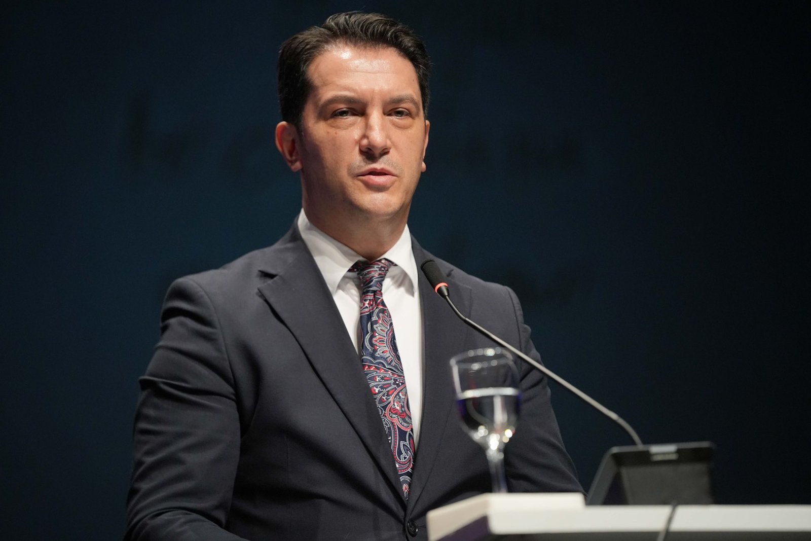 Kasami Limani  Sali  Është problem i brendshëm partiak  nuk duhet të jetë pjesë e diskutimeve publike 