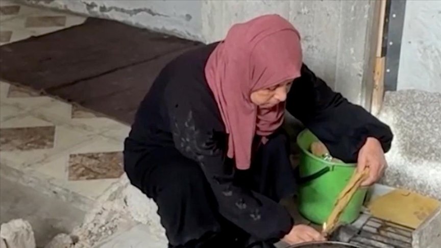 Gjyshja nga Gaza përpiqet të kujdeset për 17 nipërit e mbesat në kushte të vështira