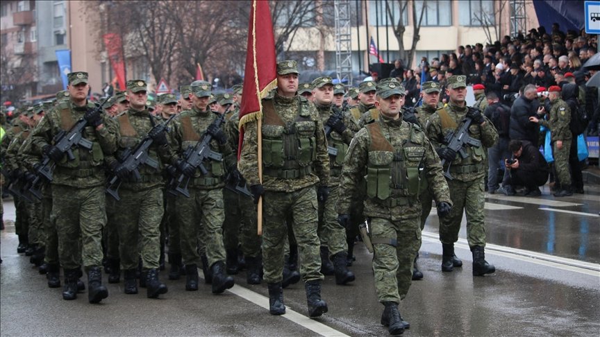 Kosovë  parakalimi i FSK së dhe Policisë mbushi rrugët e Prishtinës për nder të Ditës së Pavarësisë