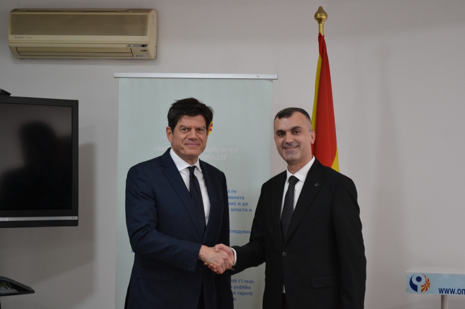 Avokati i Popullit kërkon pavarësi financiare dhe përforcim institucional në takim me ambasadorin e BE së