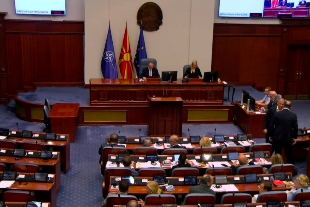 Dështon rezoluta për krerët e UÇK së  deputetët maqedonas bojkotuan mbledhjen 