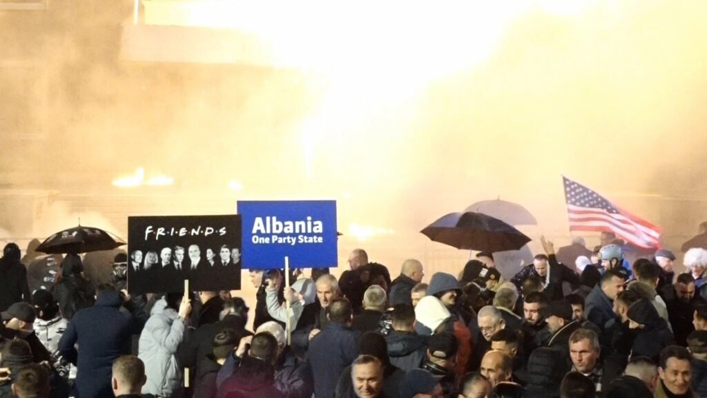 Protesta e opozitës në Shqipëri  17 persona të arrestuar dhe 35 të tjerë nën hetim