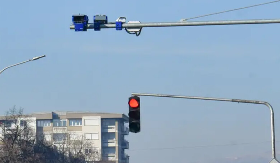 Dje janë regjistruar gjithsej 526 kundërvajtje  për herë të parë nuk është regjistruar asnjë për kalim në semafor të kuq 