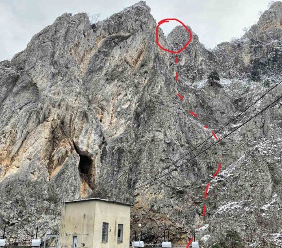 Mbyllet shtegu i Matkës për shkak të rrezikut nga rrëshqitja e shkëmbinjve