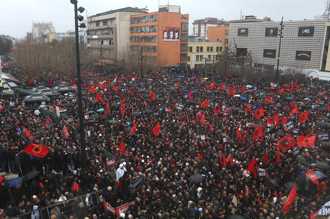 Qytetarët  pushtojnë  rrugët e Prishtinës  bëjnë thirrje për drejtësi për ish krerët e UÇK së