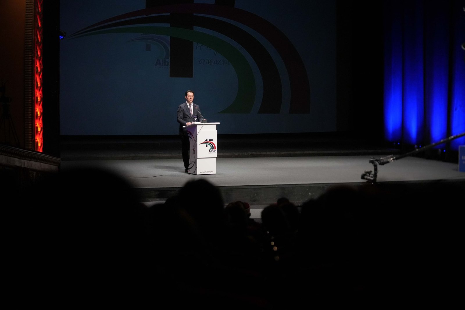 Zv kryeministri i parë Bekim Sali në 15 vjetorin e  Albiz   Investimi në arsim është investim në të ardhmen