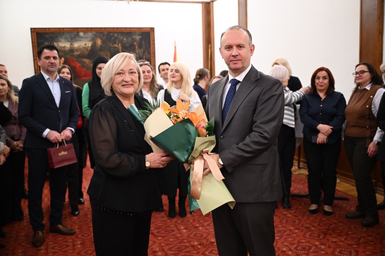 Teuta Nexhipi pensionohet pas 39 vitesh shërbim publik  Gashi shpreh mirënjohje