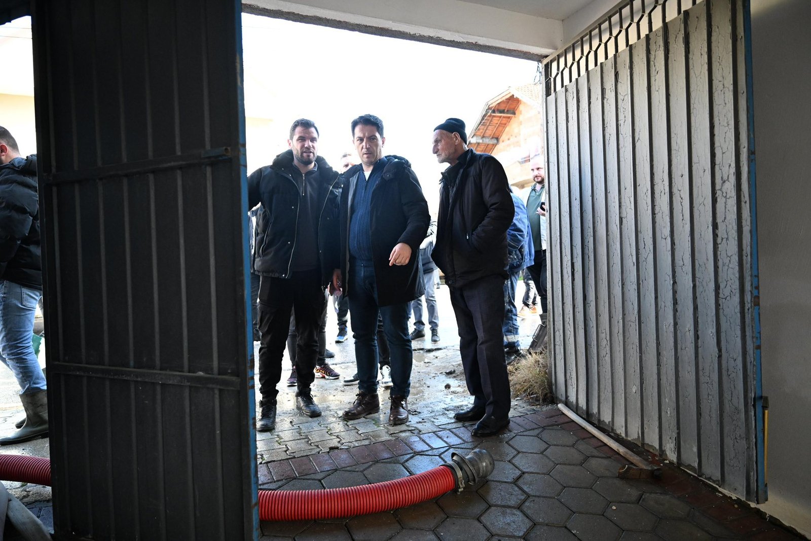 Zv kryeministri Bekim Sali  Bekim Sali  Prioritet mbështetja për familjet e prekura nga përmbytjet