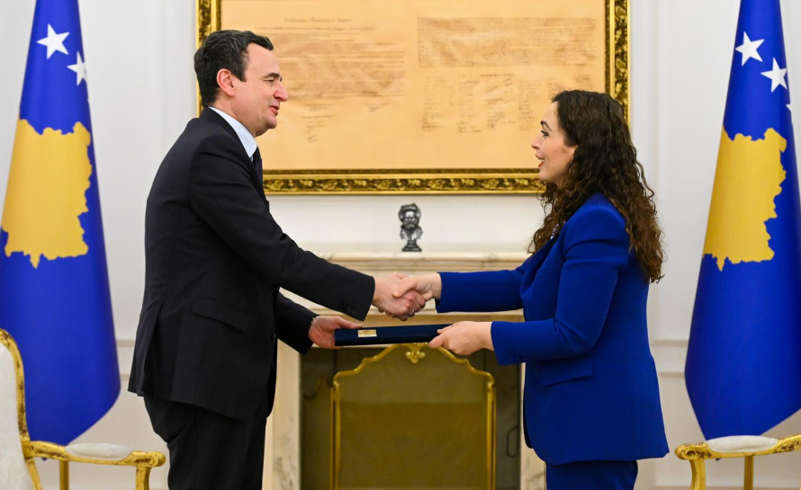 Vjosa Osmani cakton Albin Kurtin mandatar për formimin e Qeverisë