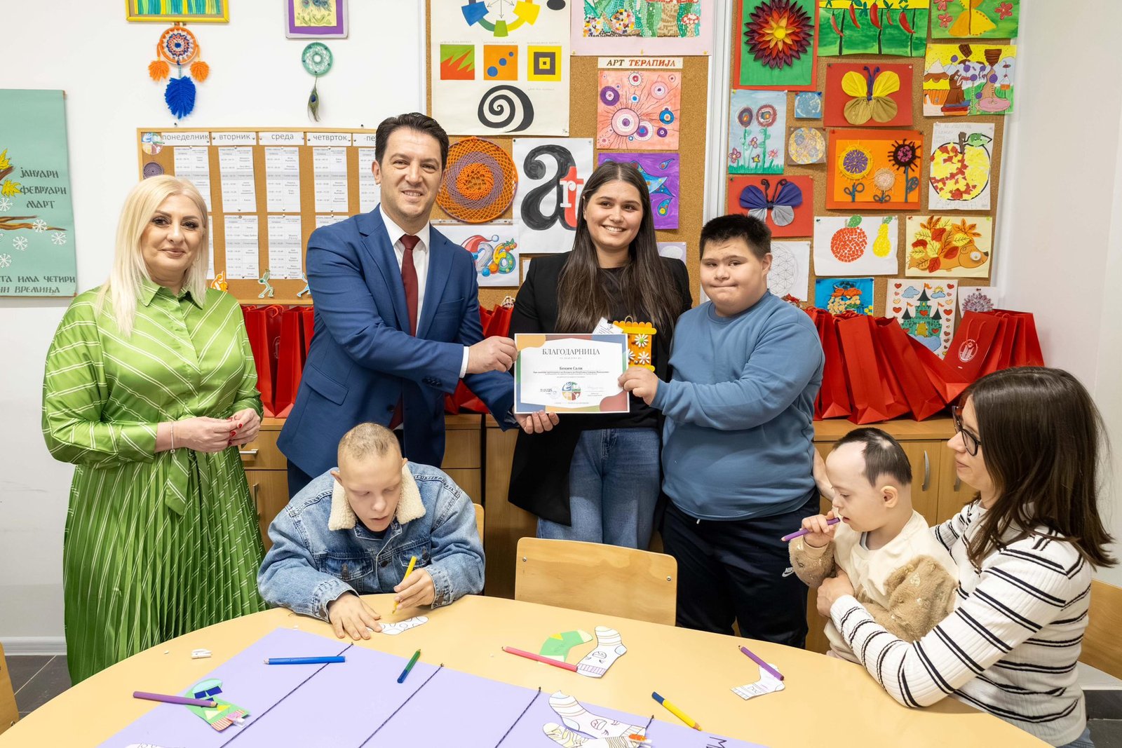 Zv kryeministri i parë Bekim Sali  Fëmijët me Sindromën Down kanë nevojë për mundësi  jo për mëshirë