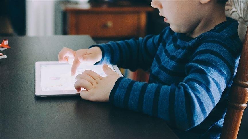 Austria ndalon rrjetet sociale për fëmijët nën 14 vjeç