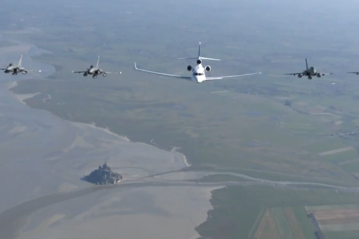 Evropa nis manovrat ushtarake  luftanije dhe avionë në Gjirin Persik e Mesdhe