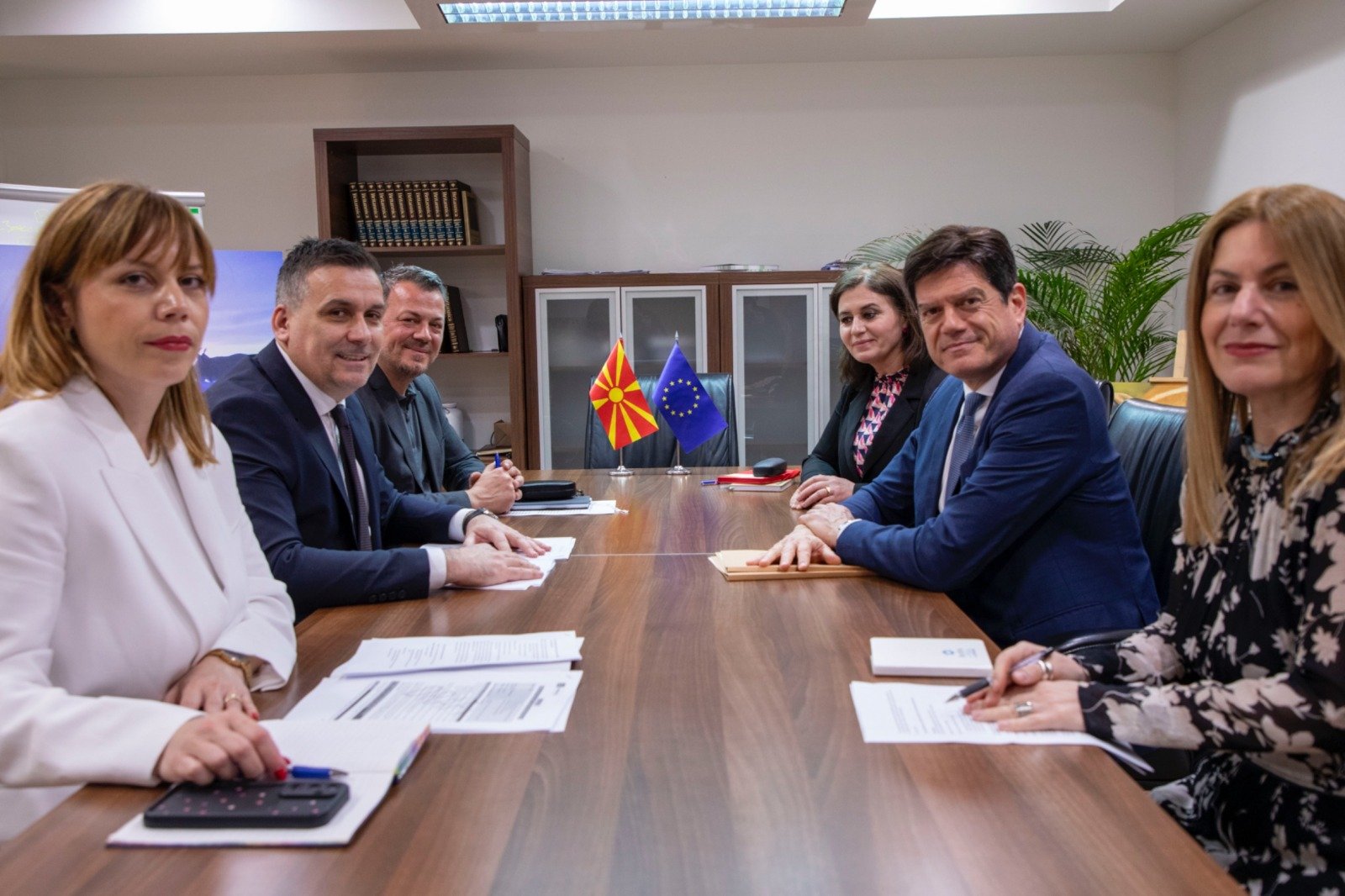 Mbrojtja e Prespës  prioritet  Hoxha falënderon BE në për mbështetjen