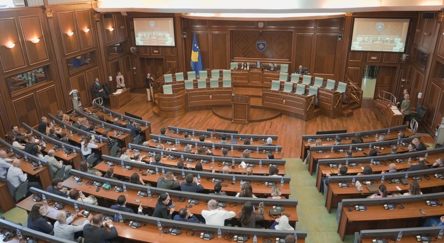  Presidenti të zgjidhet nga populli    Nuk u plotësua kuorumi  dështon seanca plenare për ndryshime kushtetuese në Kosovë 