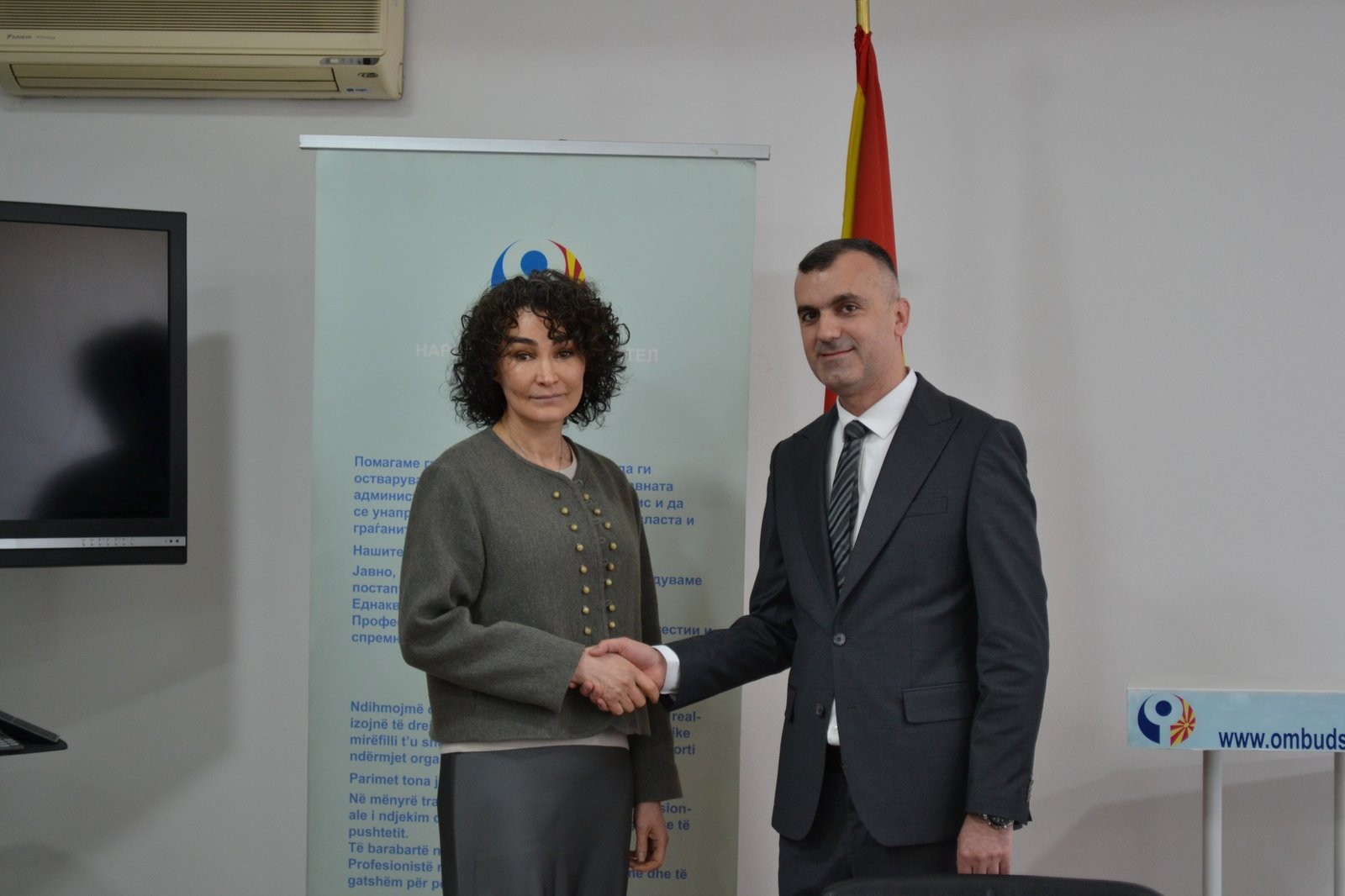 Avokati i Popullit  Faton Selami takon Rita Columbia  koordinatoren e përhershme e zyrës së OKB së në RMV