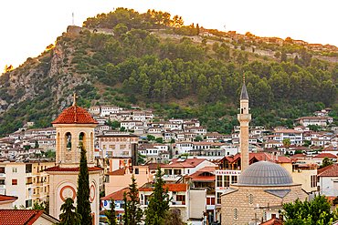 The Sun  Shqipëria  aventurë autentike  histori dhe plazhe të kristalta