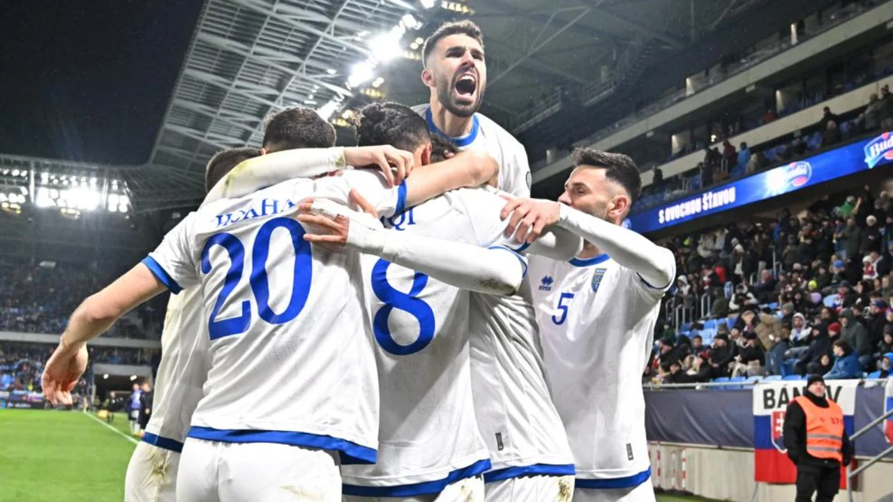 Spektakël në Bratislavë  Kosova mposht Sllovakinë 4 3  një hap larg Botërorit 2026